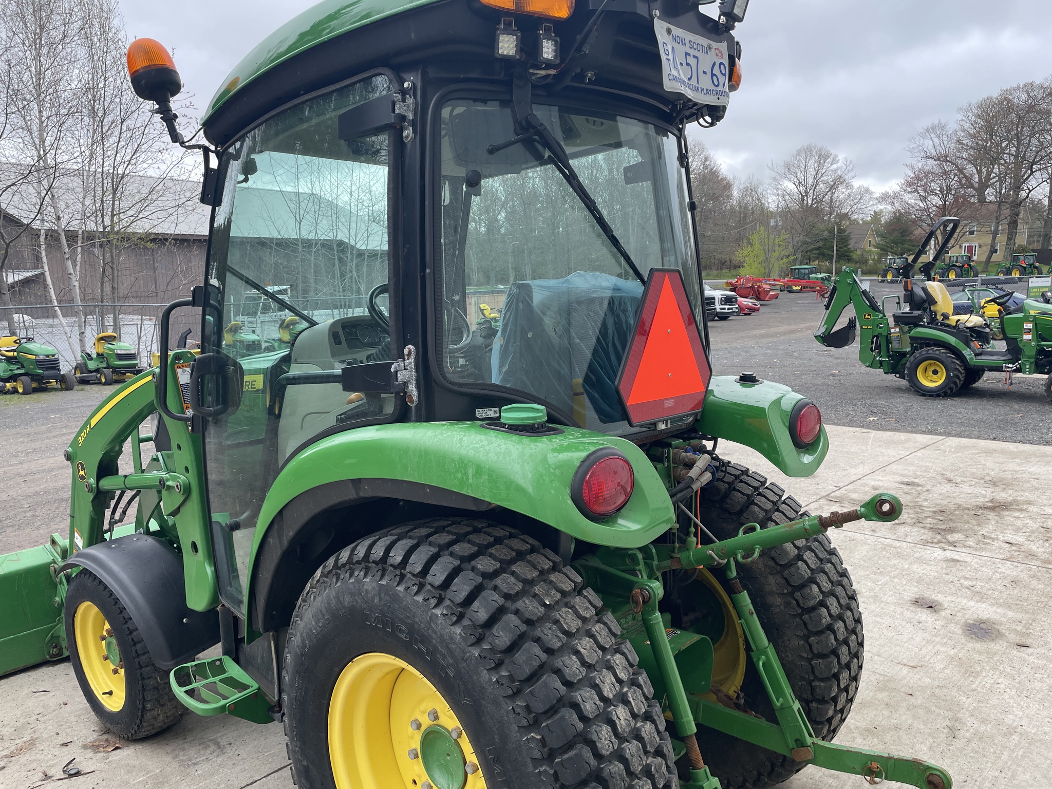 2022 John Deere 3039R Image 2