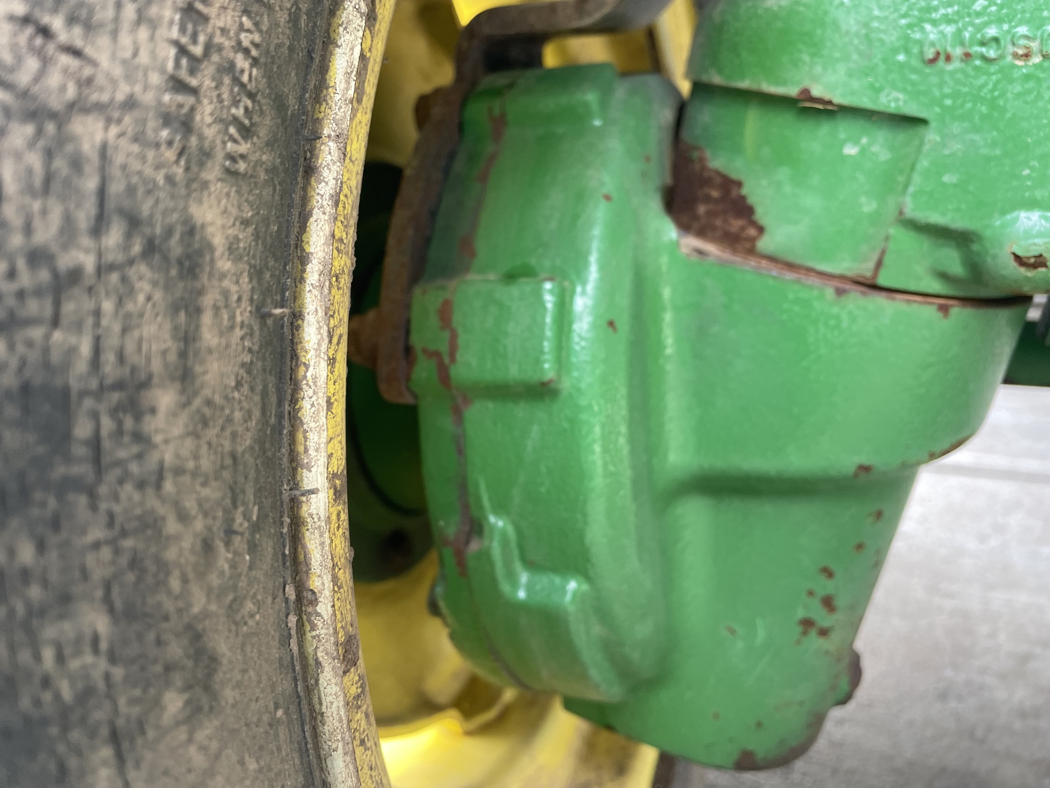 2022 John Deere 3039R Image 11