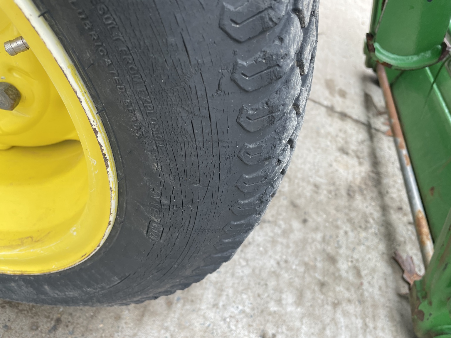 2022 John Deere 3039R Image 14