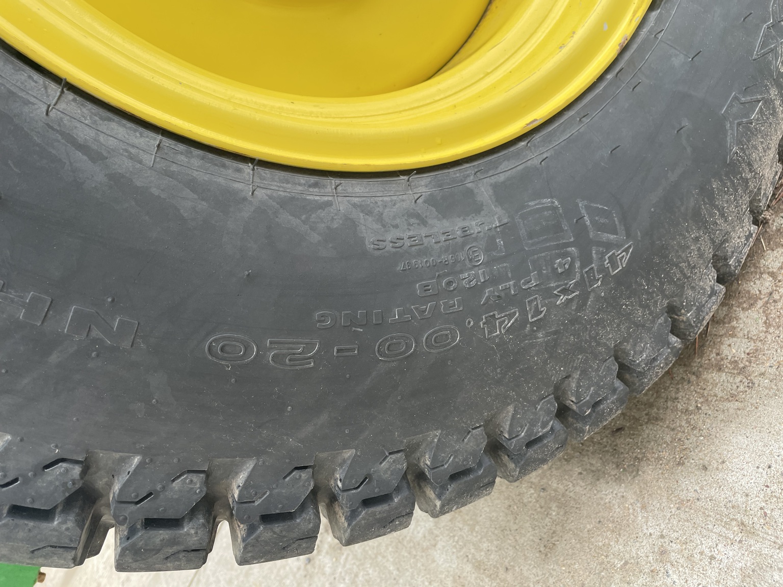 2022 John Deere 3039R Image 17