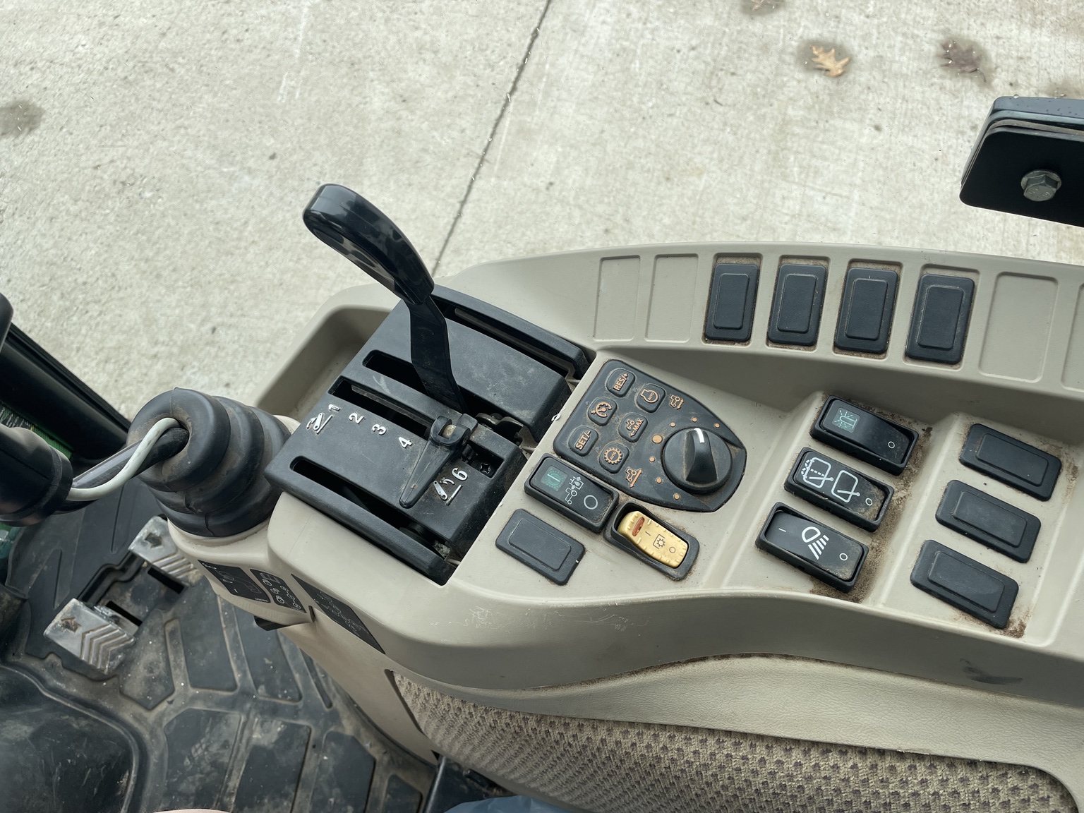 2022 John Deere 3039R Image 20