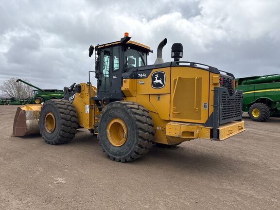 2020 John Deere 744L