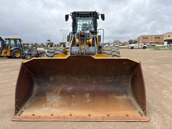 2020 John Deere 744L