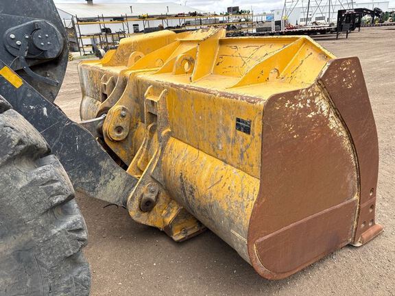 2020 John Deere 744L