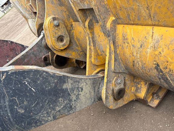 2020 John Deere 744L