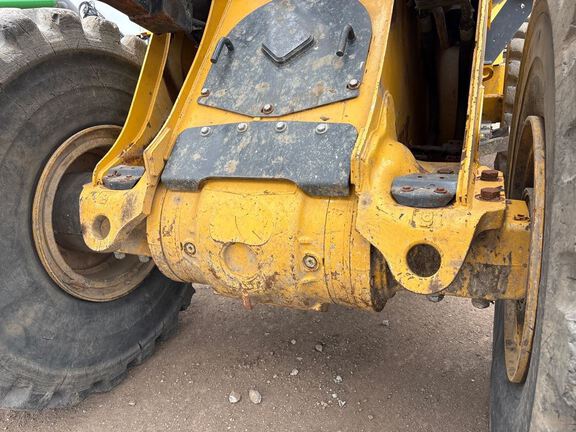 2020 John Deere 744L
