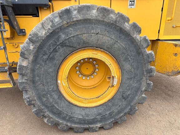 2020 John Deere 744L