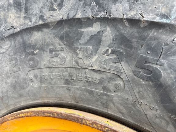 2020 John Deere 744L