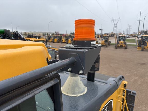 2020 John Deere 744L