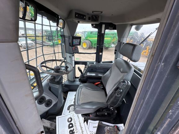 2020 John Deere 744L