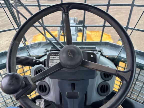 2020 John Deere 744L
