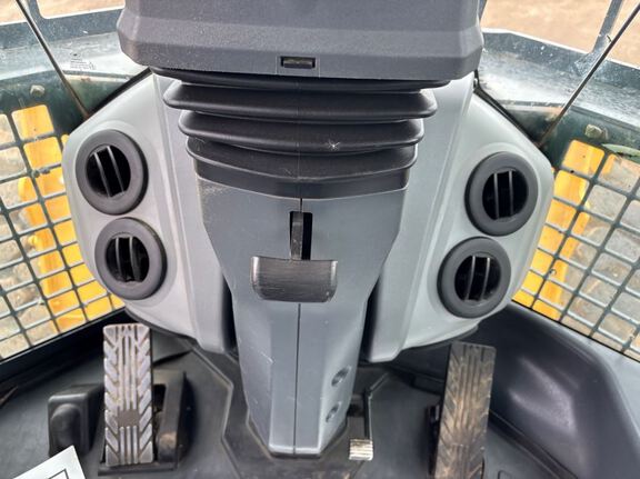 2020 John Deere 744L