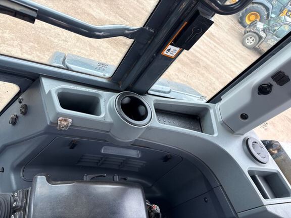 2020 John Deere 744L