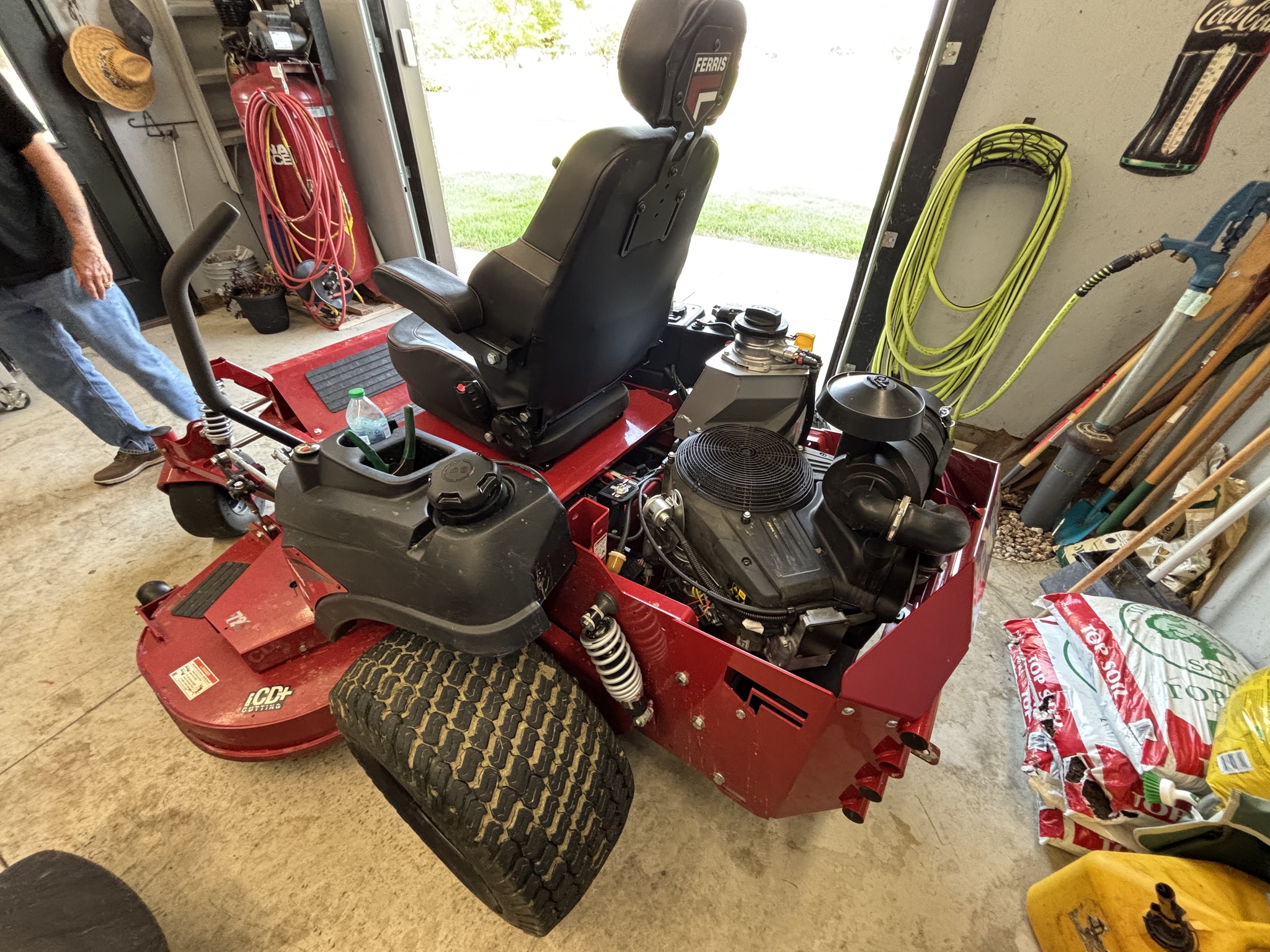 Used 2023 Ferris ISX3300 38 Zero Turn Mowers at Koenig Equipment in Greenville, OH - PhotoXL2