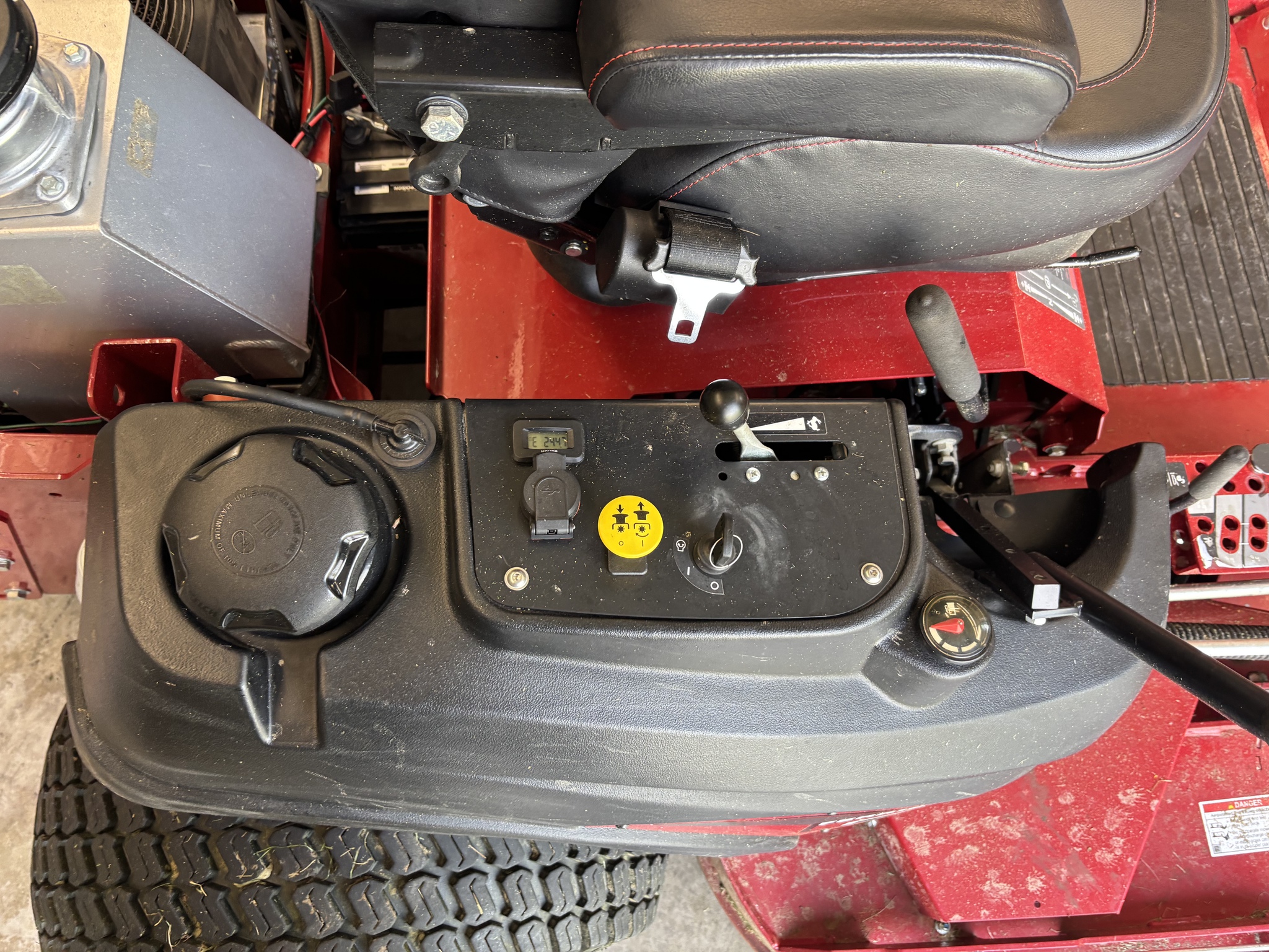 Used 2023 Ferris ISX3300 38 Zero Turn Mowers at Koenig Equipment in Greenville, OH - PhotoXL9