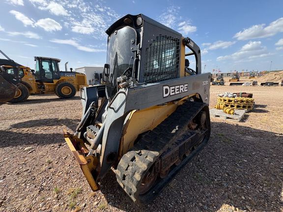 Photo of 2013 John Deere 323D
