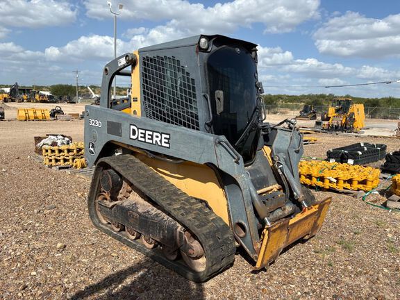 2013 John Deere 323D