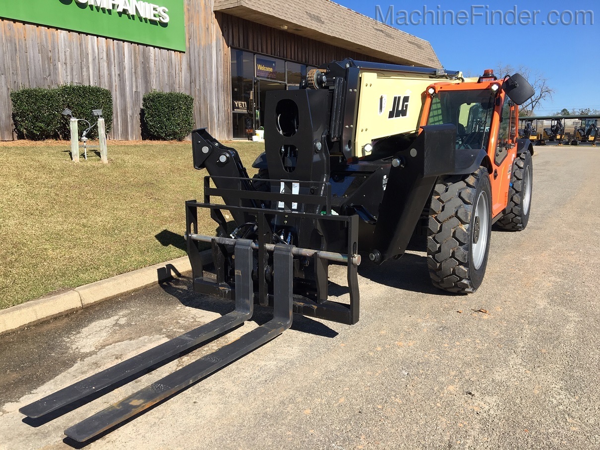 2020 JLG 1055 Image 7