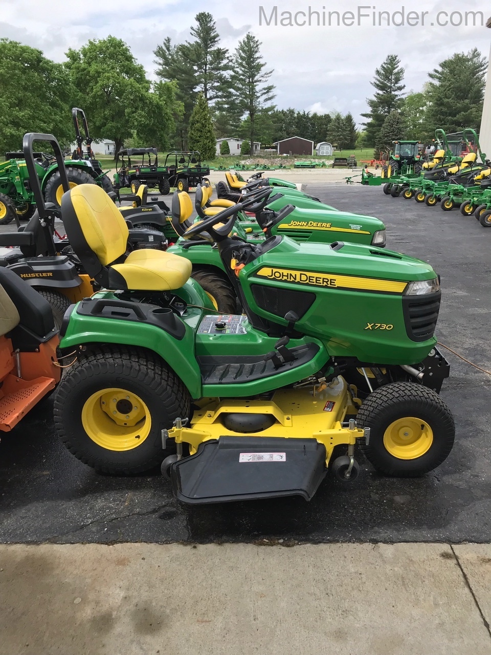 2015 John Deere X730 Image 5