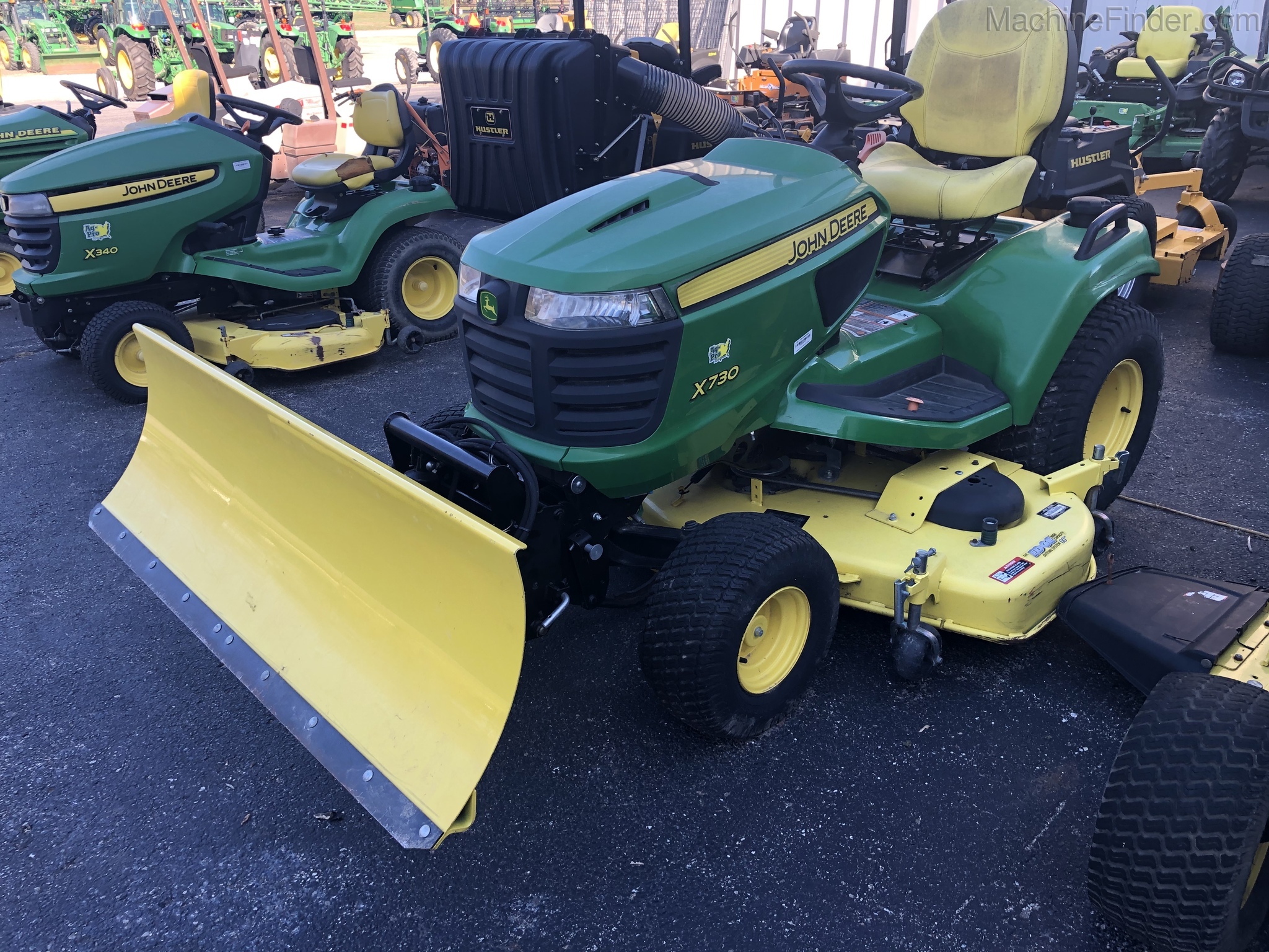 2015 John Deere X730 Image 2