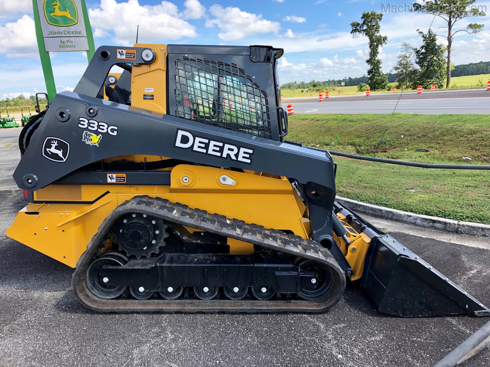 2020 John Deere 333G Image 2