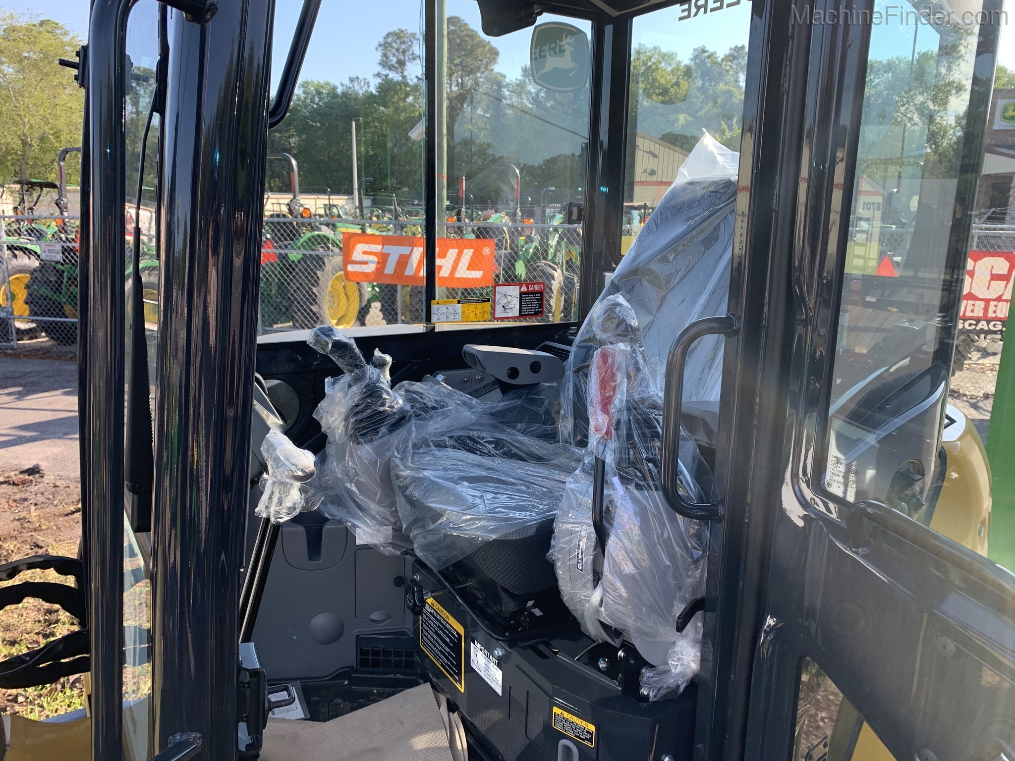 2020 John Deere 60G Image 6