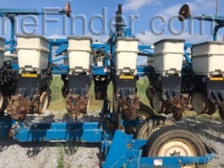 2012 Kinze 3600 Image 4