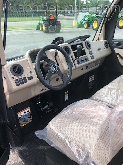 2020 John Deere 835R Image 3