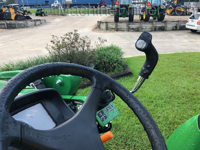 2020 John Deere 3032E Image 8