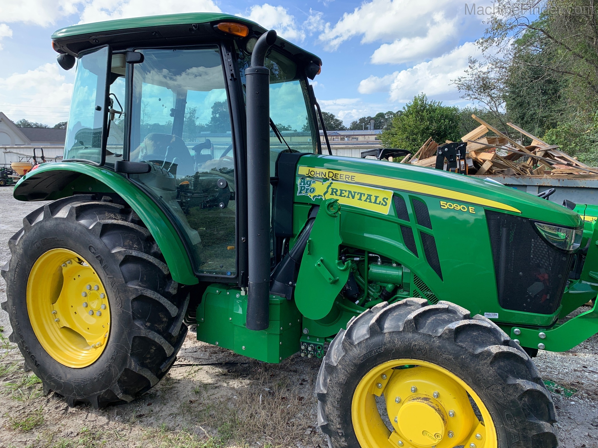 2019 John Deere 5090E Image 1