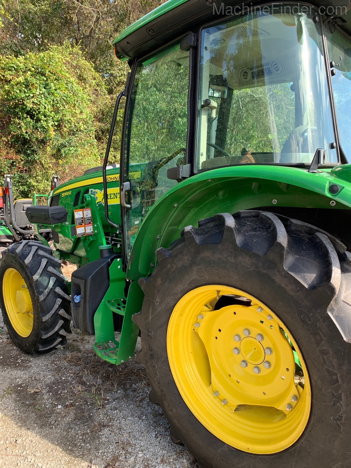 2019 John Deere 5090E Image 2