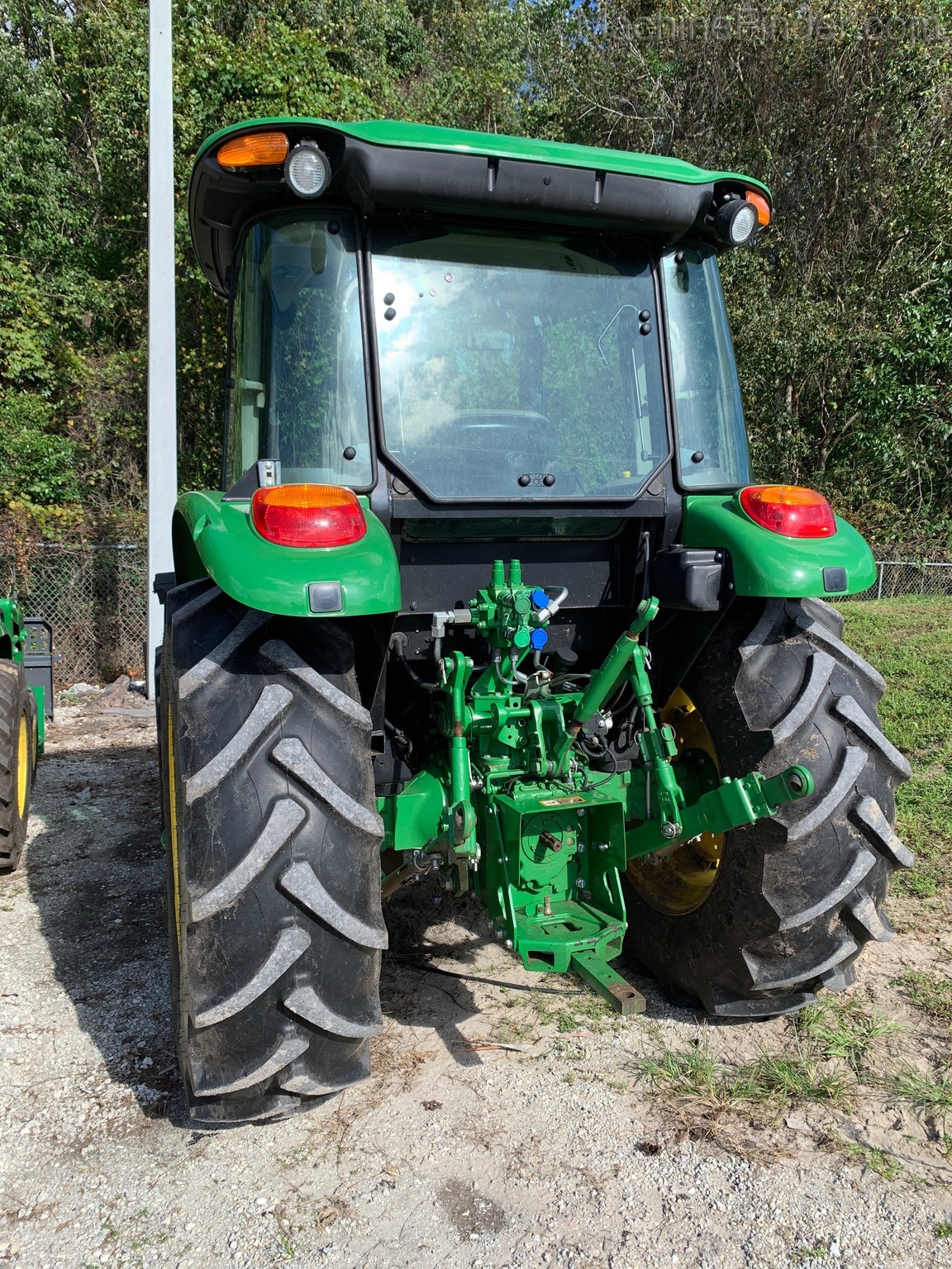 2019 John Deere 5090E Image 3