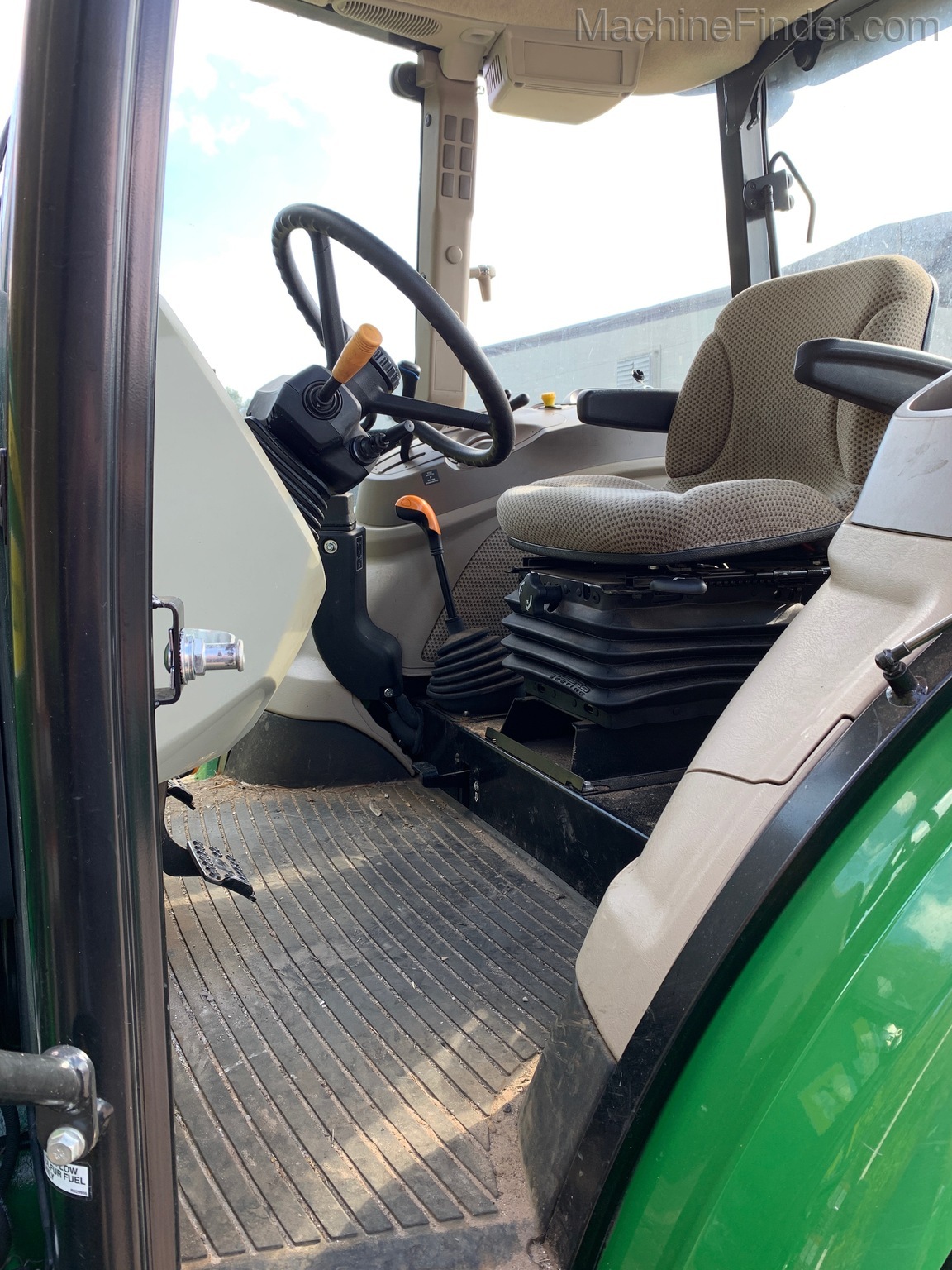 2019 John Deere 5090E Image 4