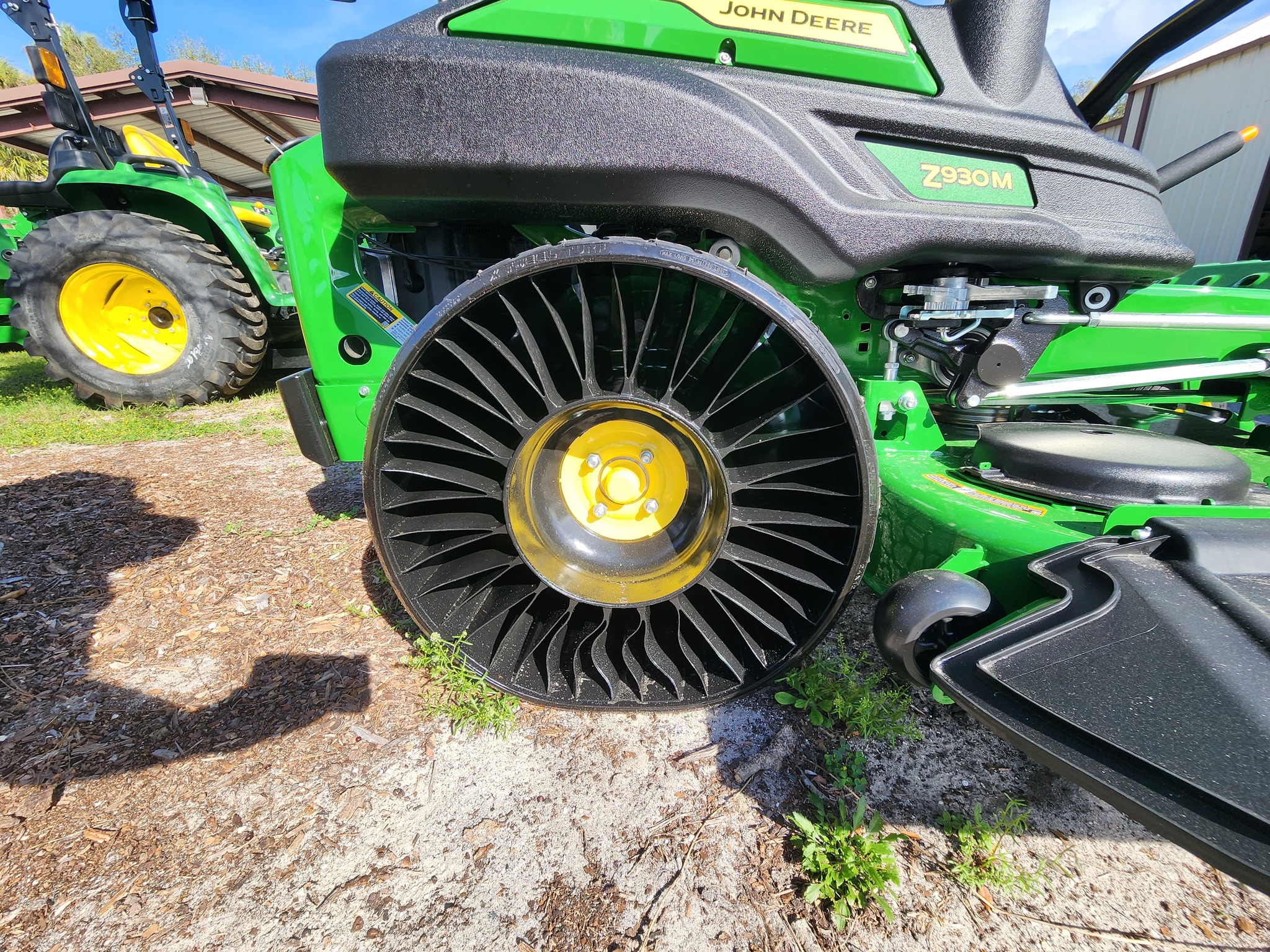 2023 John Deere Z930M Image 5