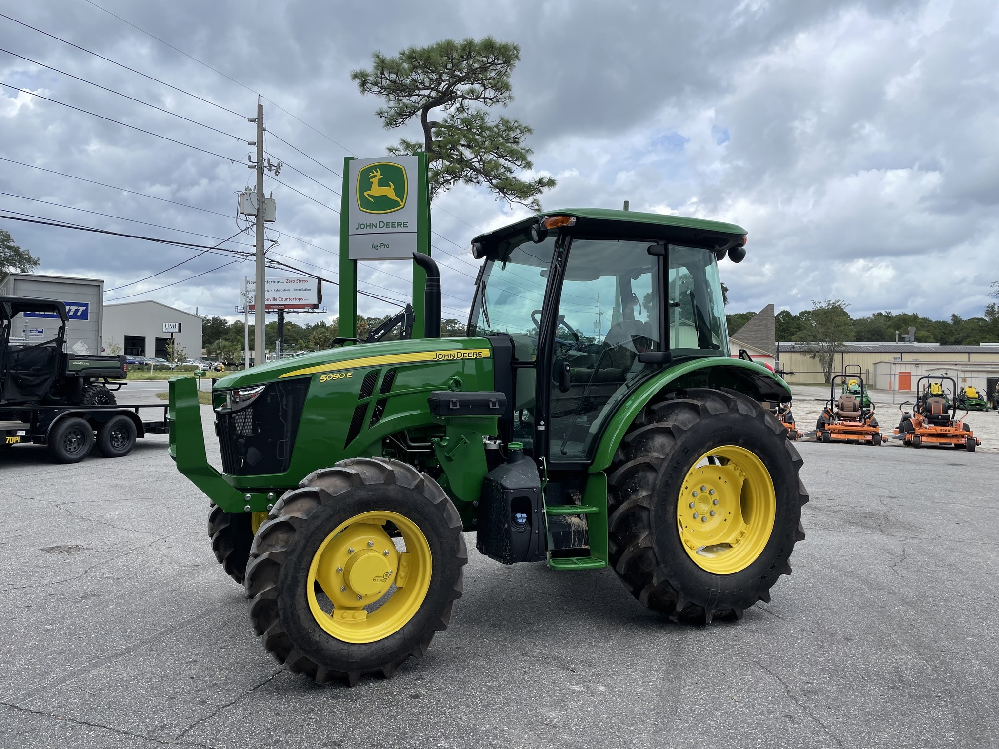 2023 John Deere 5090E Image 3