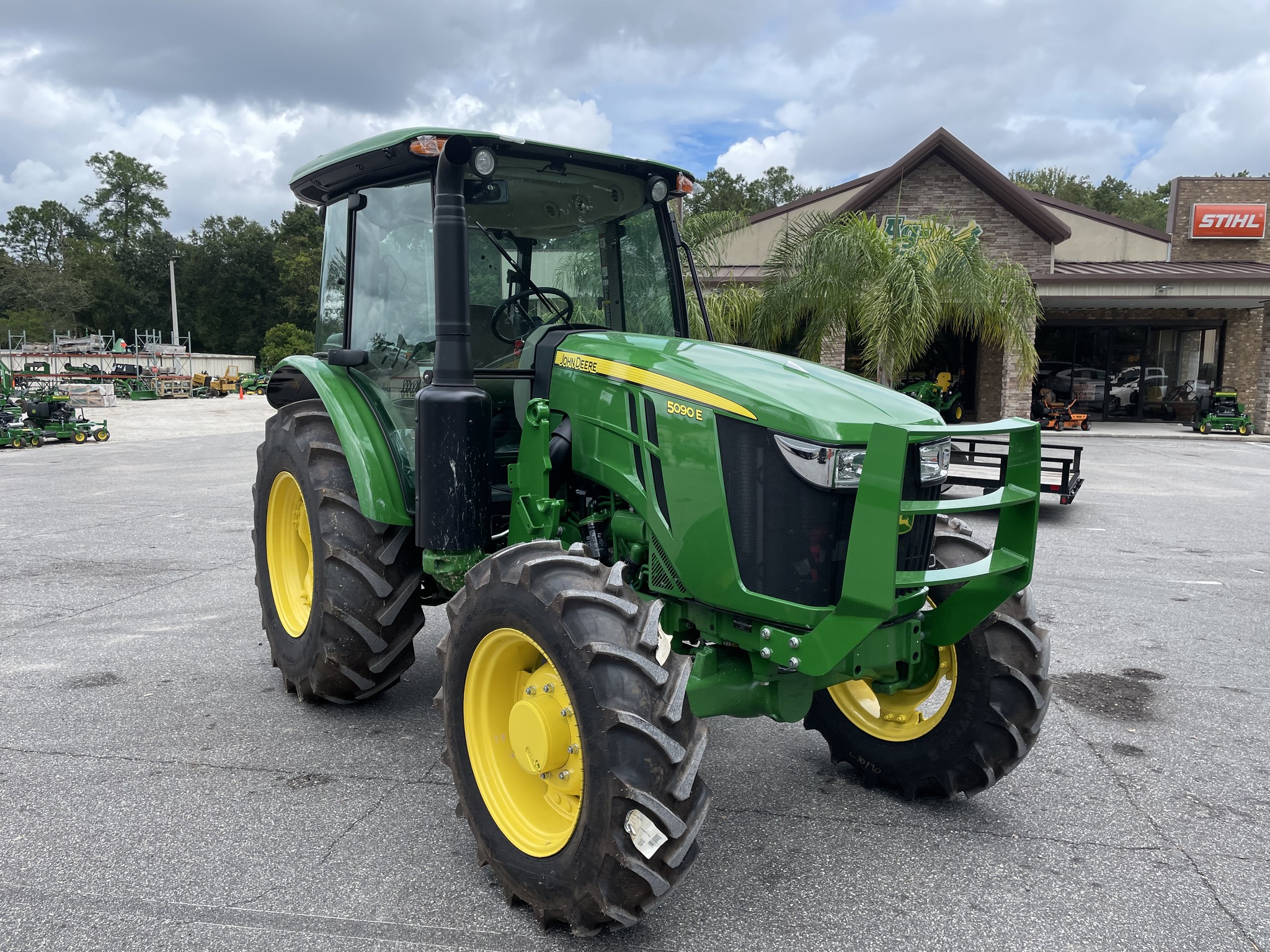 2023 John Deere 5090E Image 4