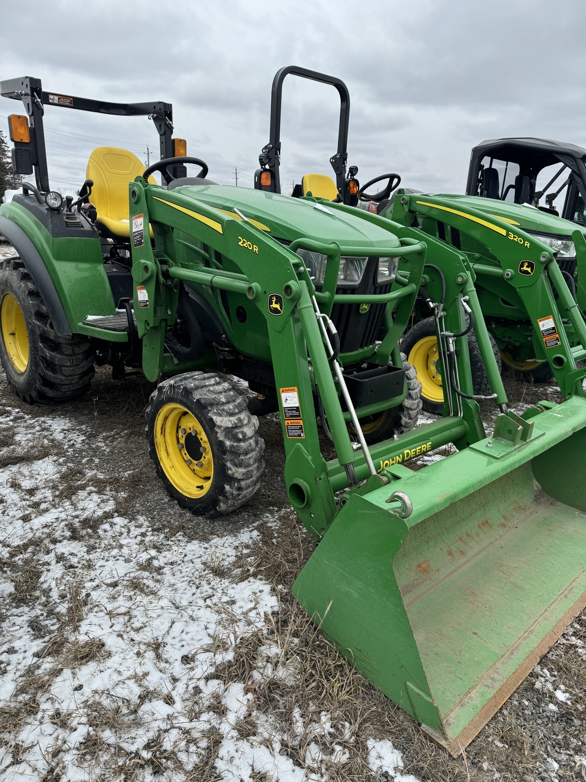 2019 John Deere 2038R Image 3