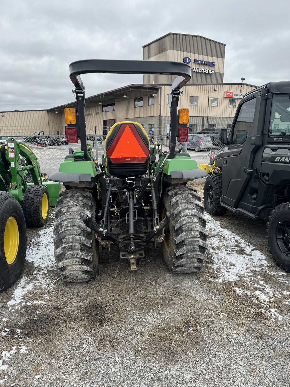 2019 John Deere 2038R Image 4
