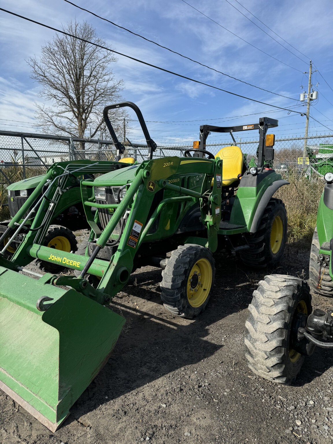 2019 John Deere 2038R Image 2