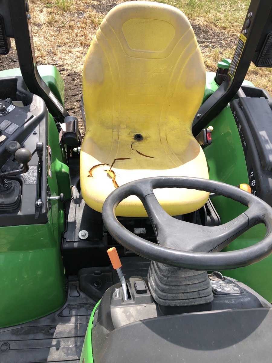 2019 John Deere 2038R Image 5