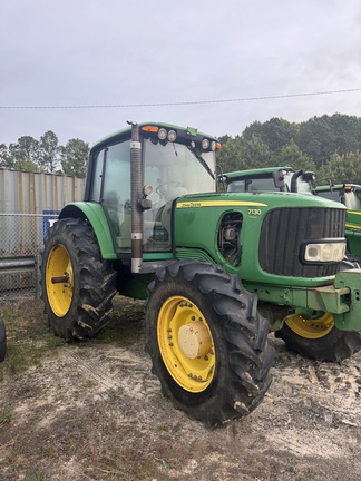 2010 John Deere 7130 Photo 3