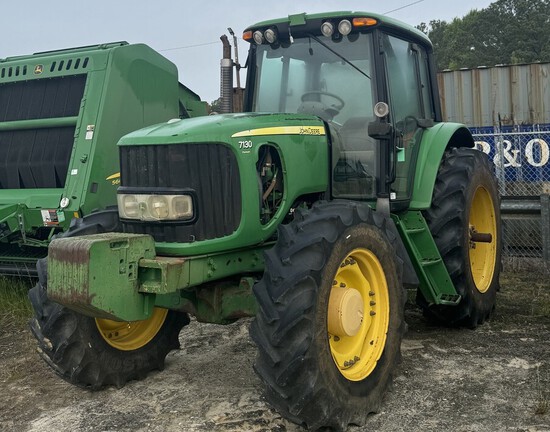 2010 John Deere 7130 Photo 1