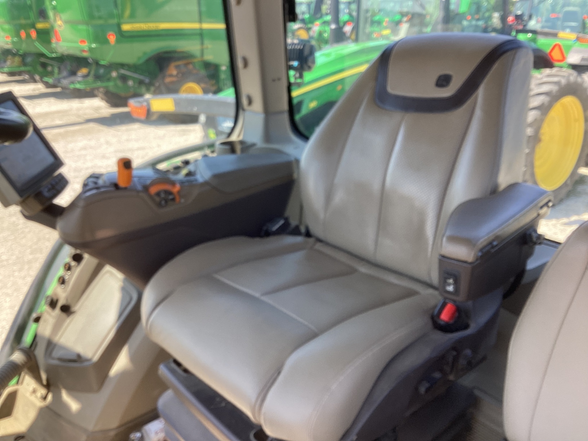 2020 John Deere 8R 340 Image 8