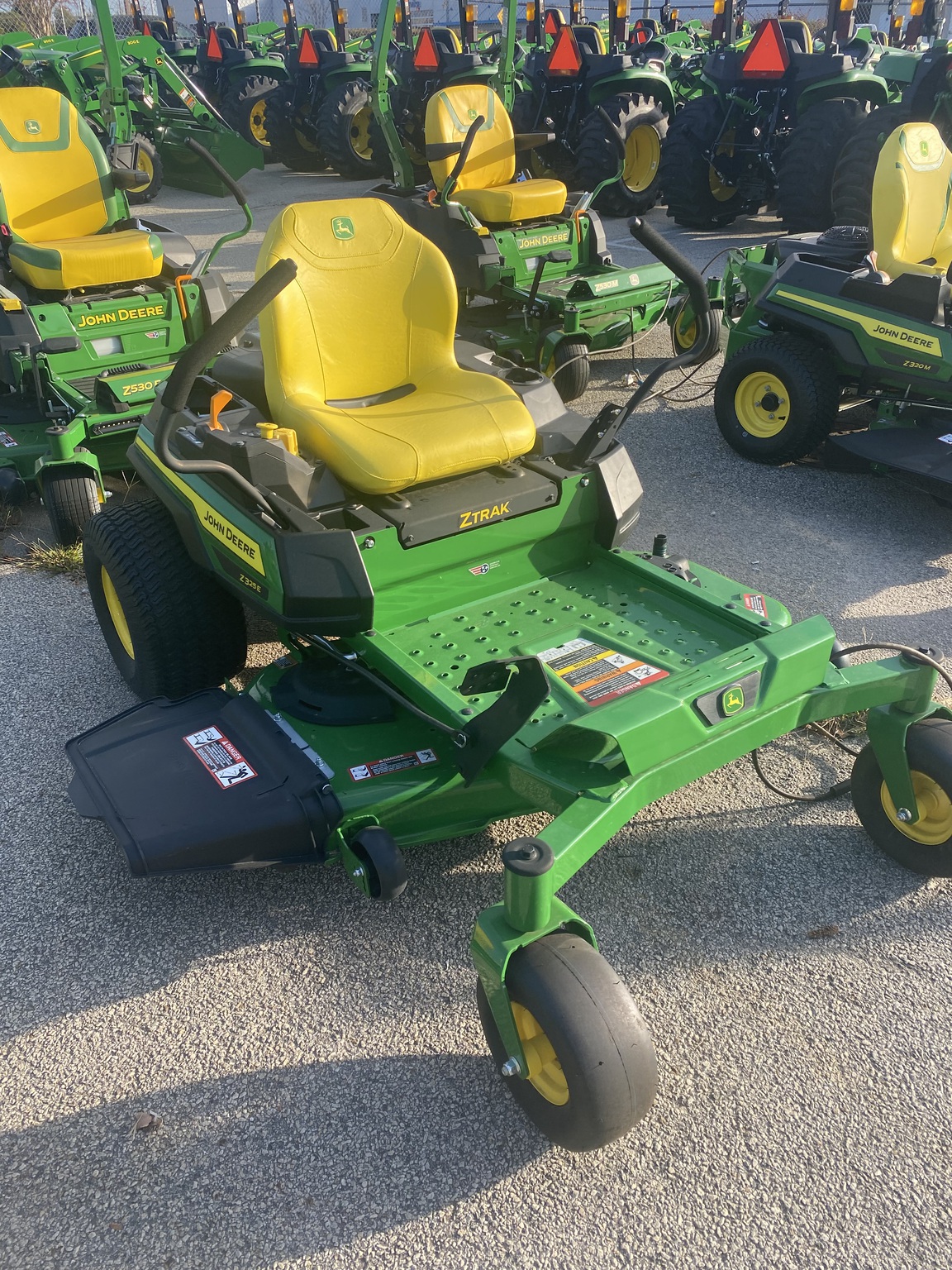 2025 John Deere Z325E Image 2