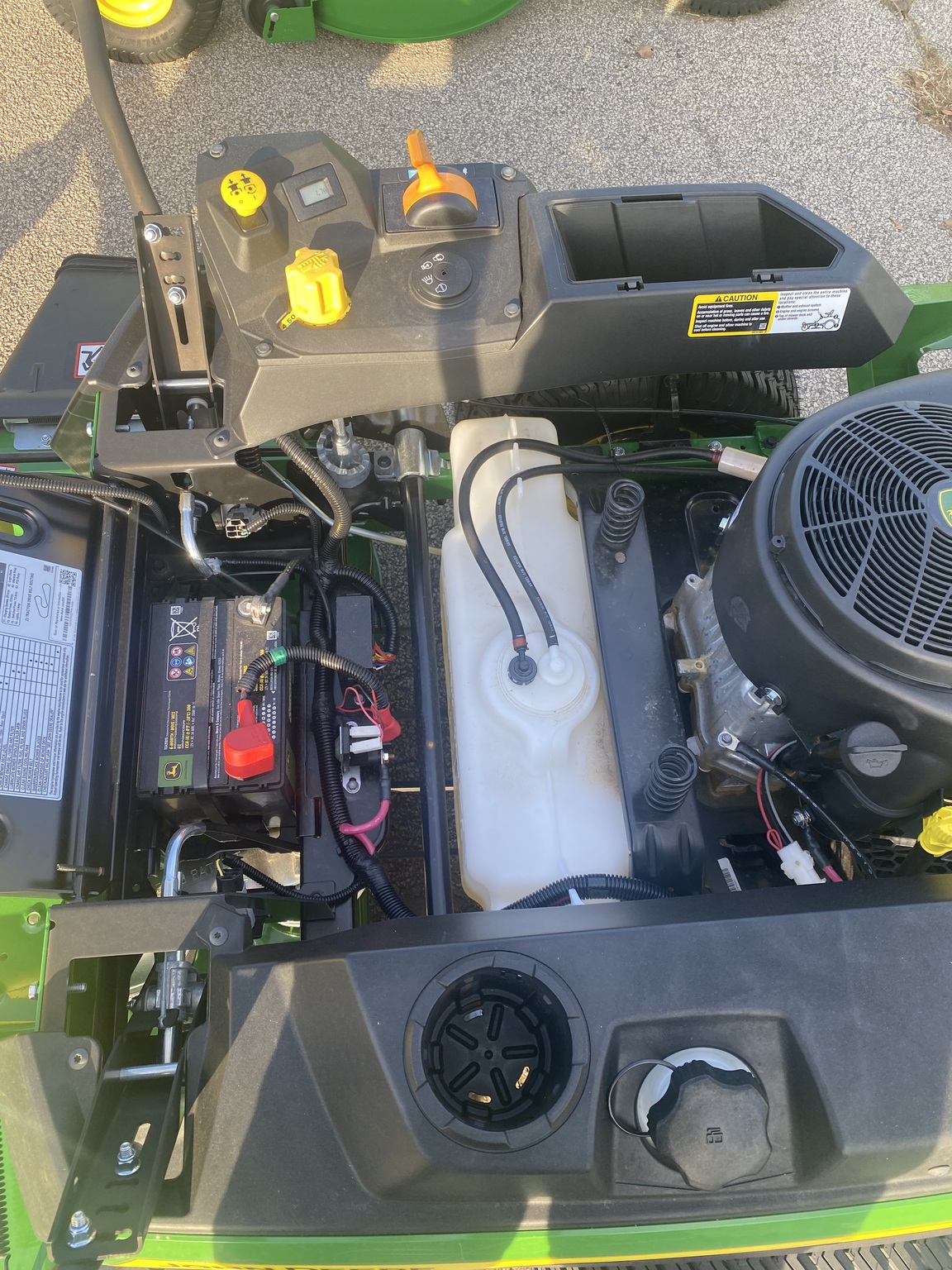 2025 John Deere Z325E Image 4