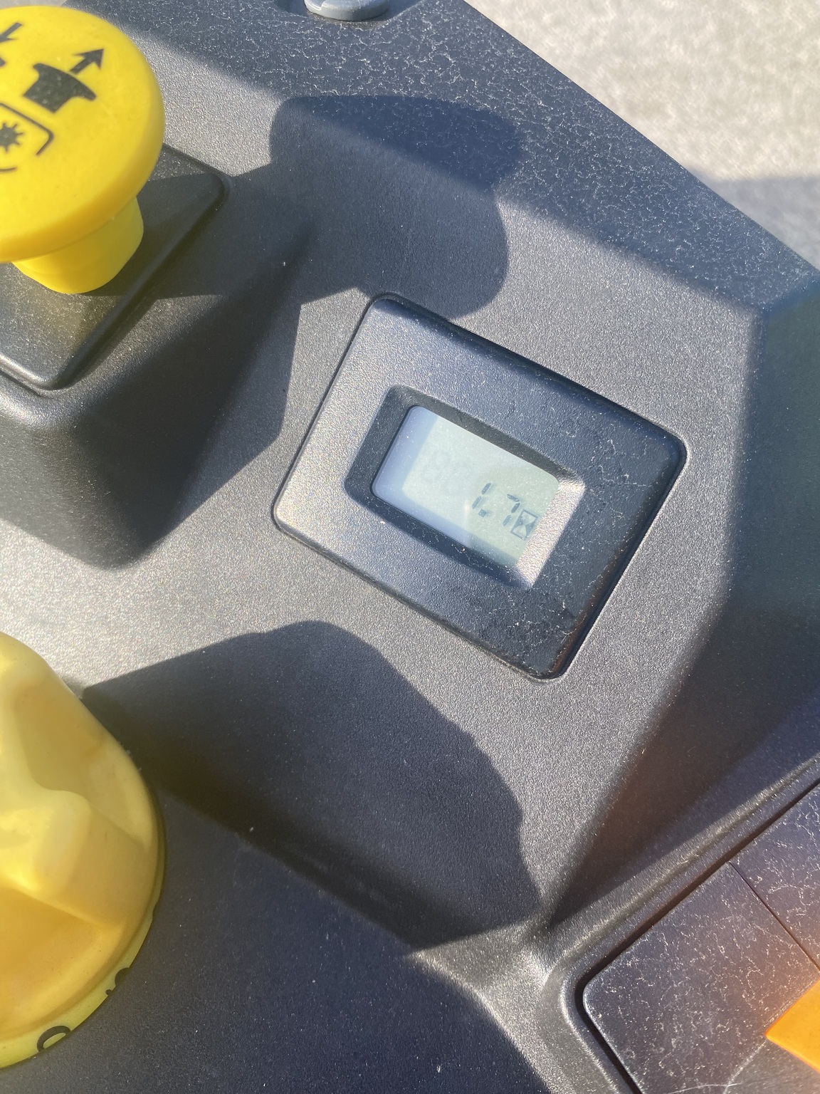 2025 John Deere Z325E Image 5