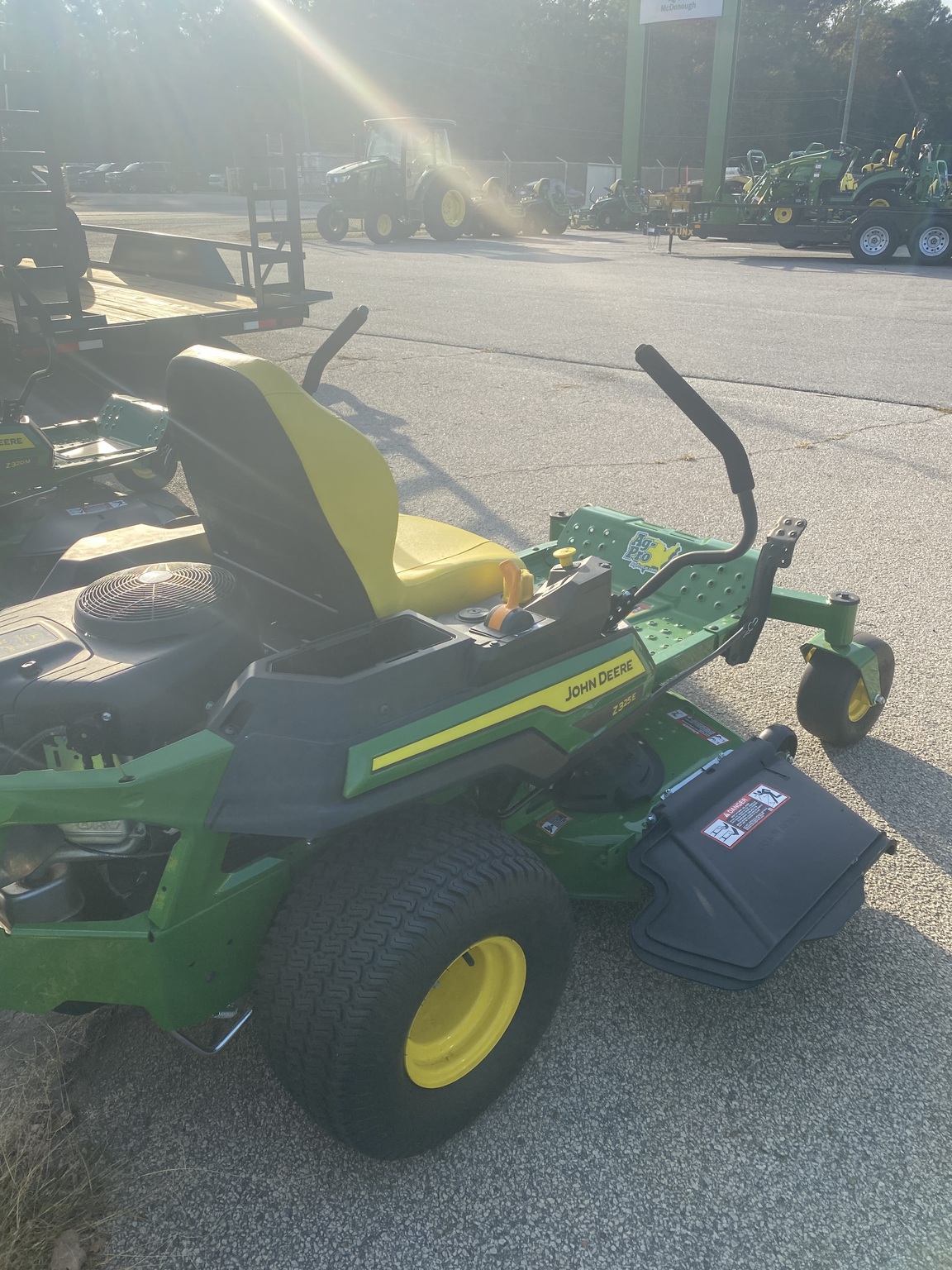 2025 John Deere Z325E Image 3