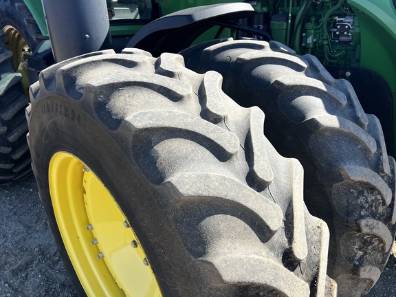 2011 John Deere 8285R - Photo12