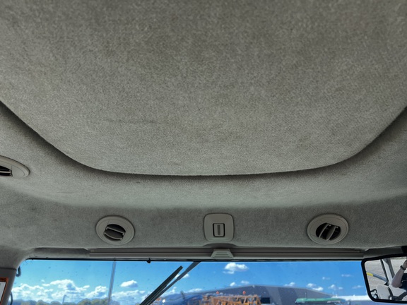 2011 John Deere 8285R - Photo35