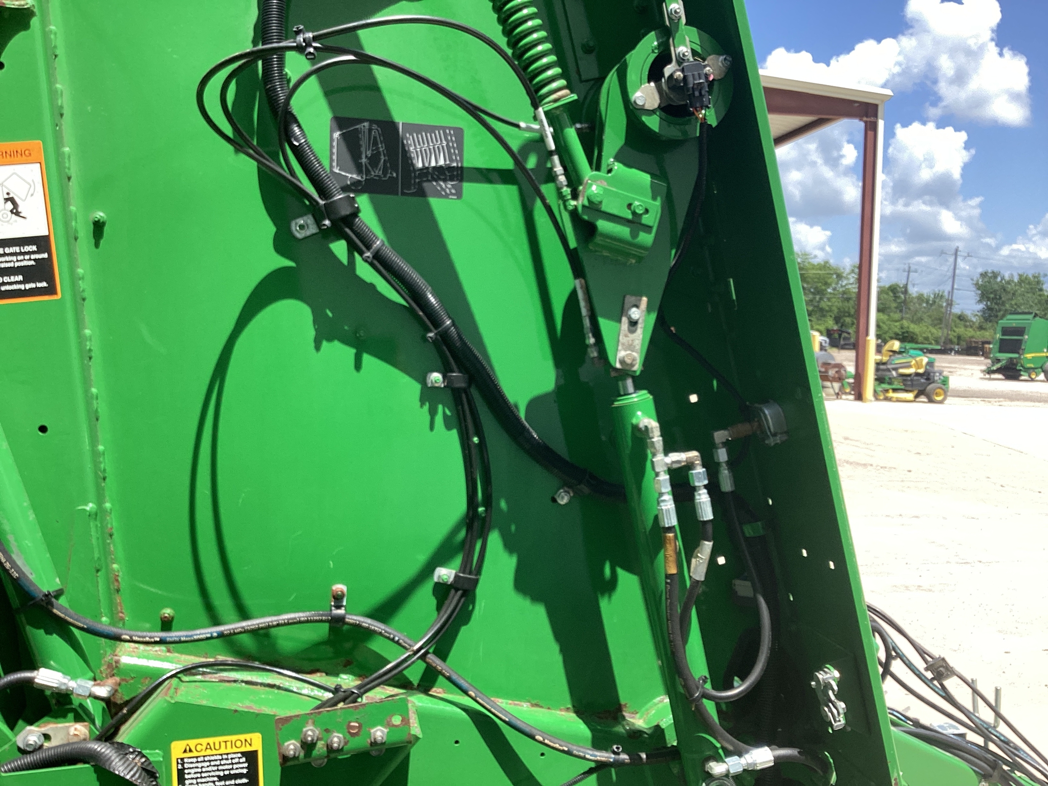 2021 John Deere 560R Image 17